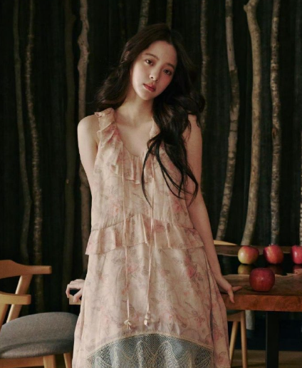 年度热词“生命力”的绝佳范本，就是欧阳娜娜！身为F人的她真诚热烈，每帧照片都满是