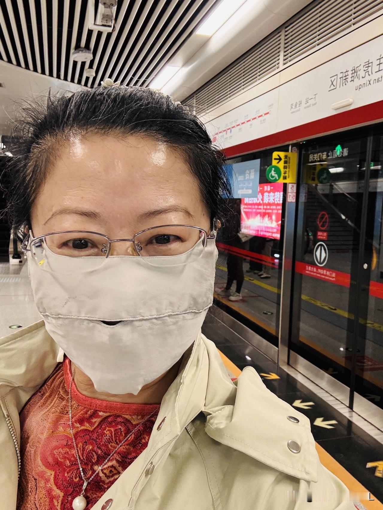 实在忍不了，昨天晚上回到大连，晚上睡觉前刷到的视频都是大连劳动公园樱花大道的景