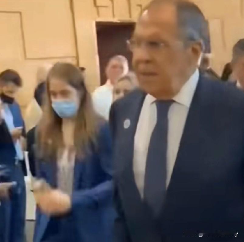 快讯!快讯!俄罗斯外长拉夫罗夫最新消息当地时间2025年11月8日，俄外