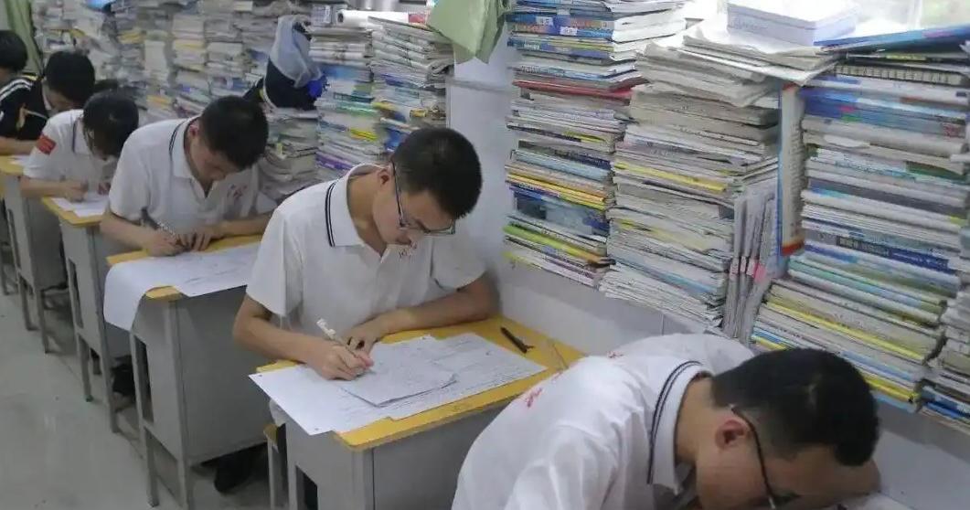 重点高中的学生，是不是也经常考不及格？我见过最离谱的一个，高中三年考及格的次数