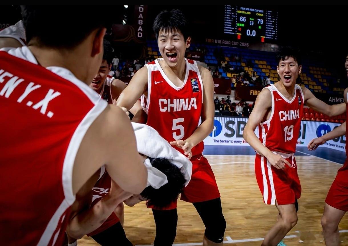 意外！澳大利亚U18男篮主教练赛后这样评价中国队:“全场比赛，中国队表现十分强势