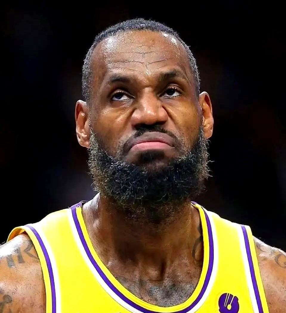 **钩子句：**23号，穿上替补背心。这不是假设，是湖人队会议室里白纸黑字的