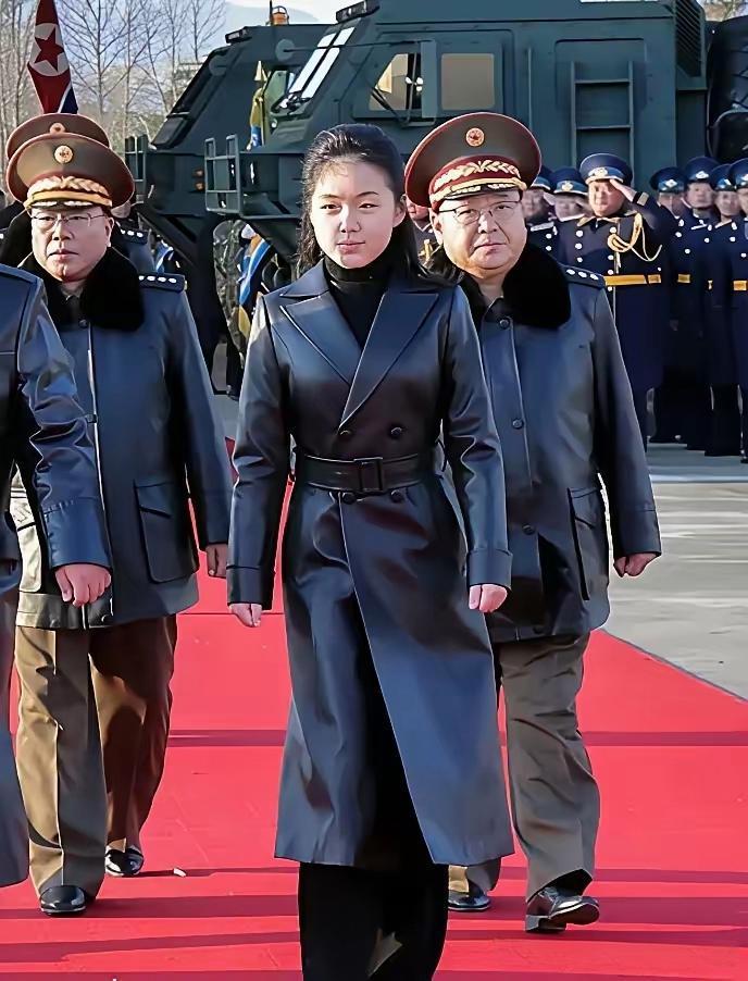 霸气十足！走出了普通女人没有的步伐[赞]