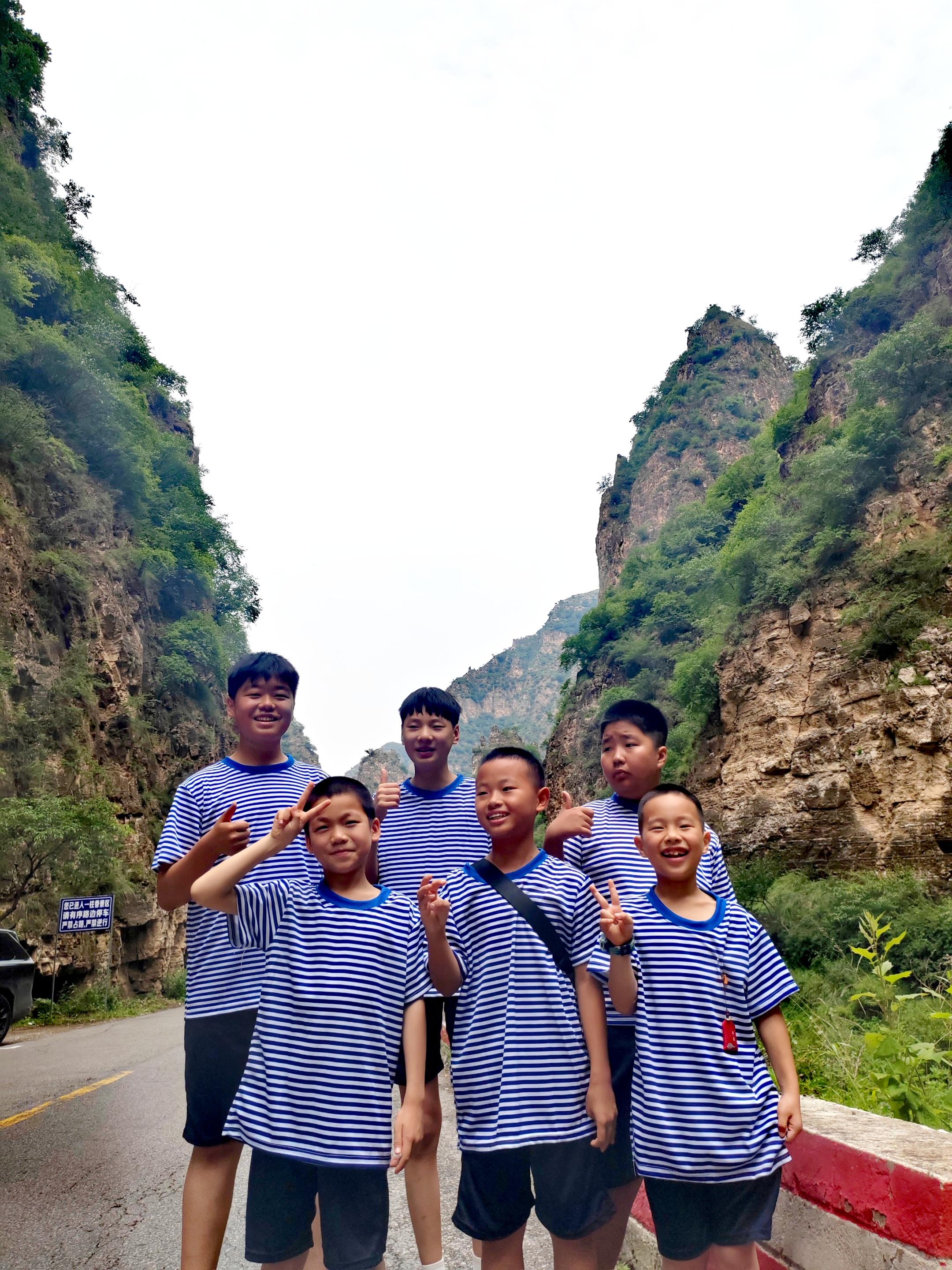 游学营第一站。家国游学营第一站，从北京到张家口，一路美景，大好河山转折...