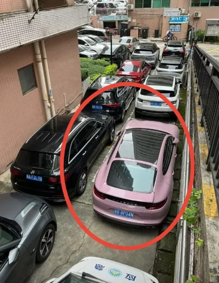 一觉醒来深圳车主天塌了，昨晚好不容易找到一个停车位，今天早上去开车，我丢，开不出