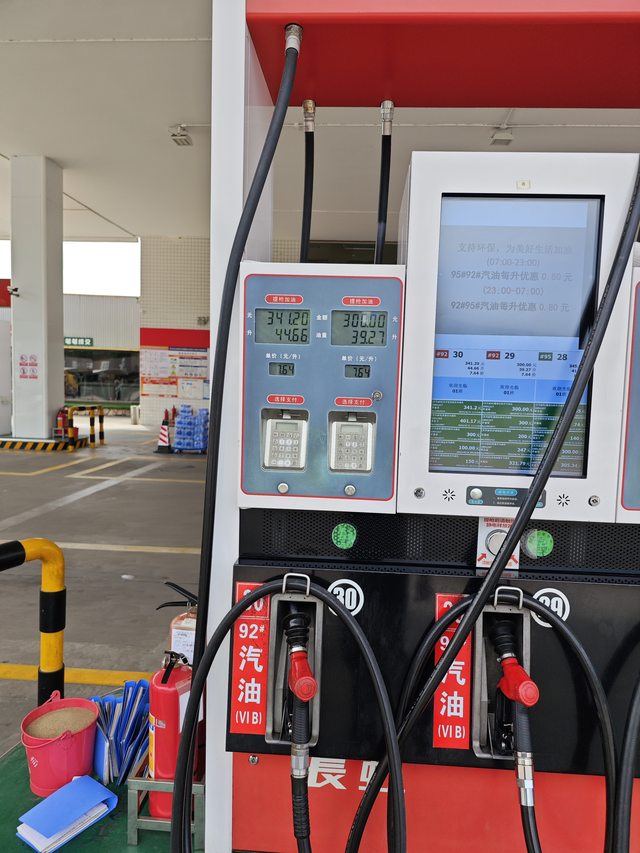 实测英朗跑空油箱能加多少升继上一次发帖，开到加油站加油加出来45升，就感觉不爽