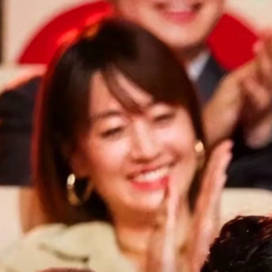 虛焦也挡不住欣赏的眼神女性之间就是如此美好​​​