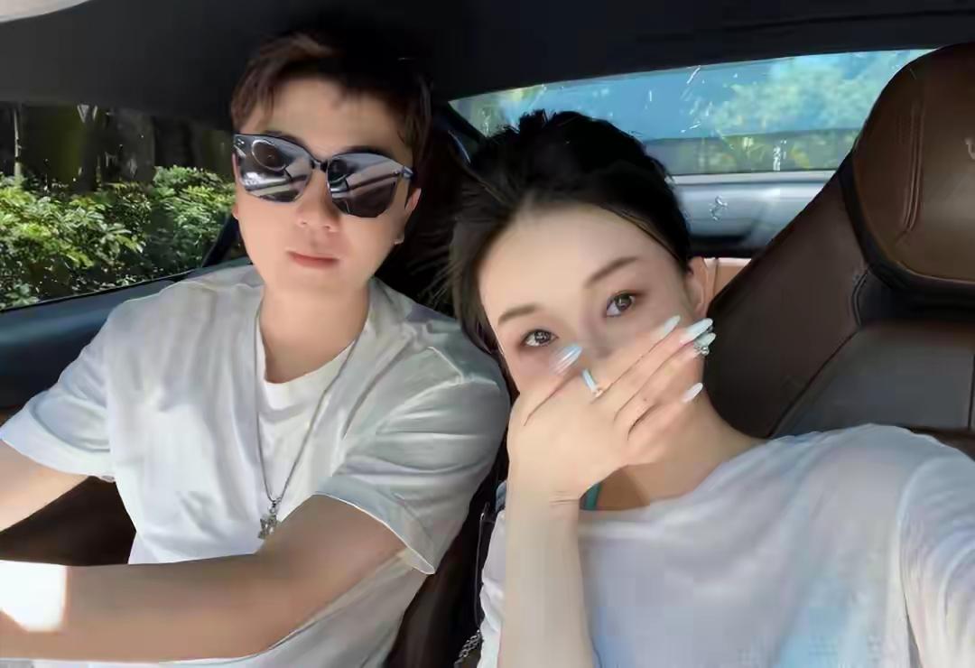 贵州六盘水这家酒楼绝了，同一天摆两场酒：一楼红毯婚纱办婚礼，二楼粉色气球给娃办百