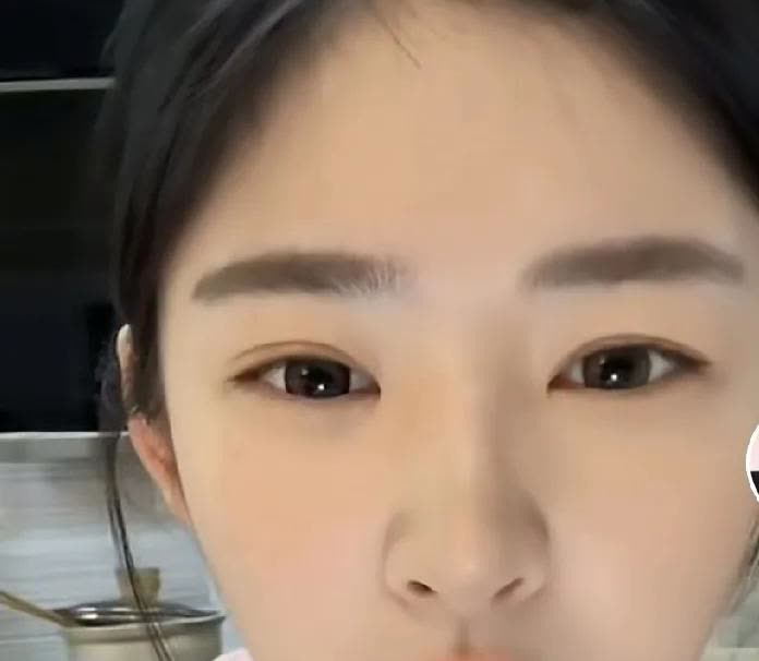 原来我们都错怪黄一鸣了当初她根本不想找王思聪要钱但是她妈妈天天和她吵架