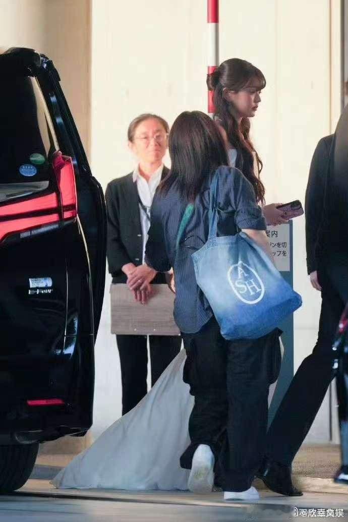 张元英宝格丽活动上班张元英白色长裙张元英宝格丽活动上班，美丽，🙌[