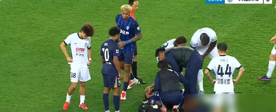 都以为武汉外援绍尔在闹罢训，真相扒开，他只是回去给儿子过了个生日。首轮他缺