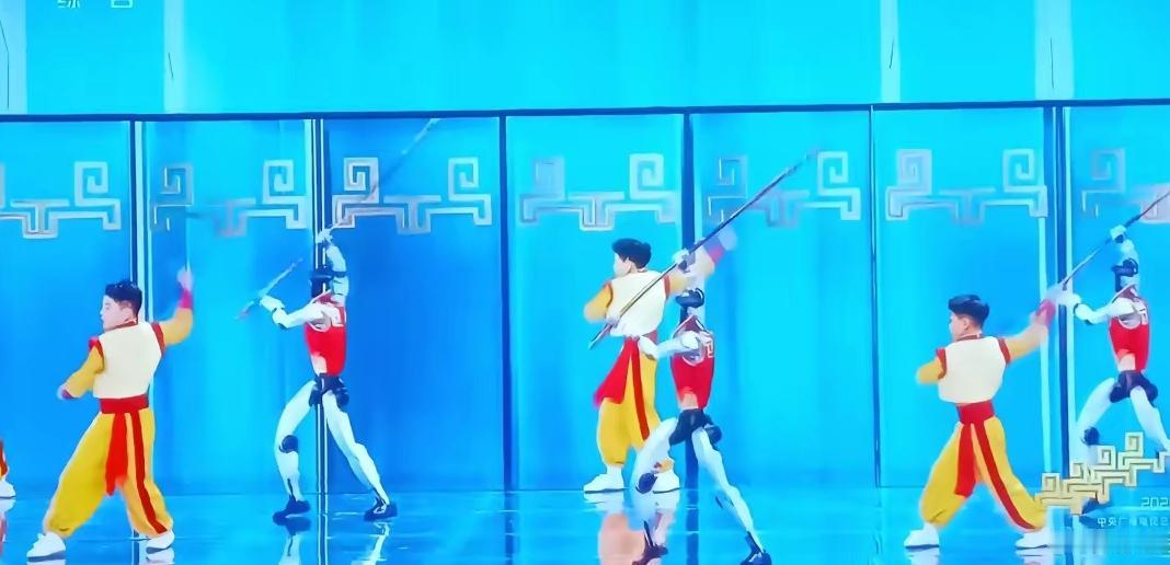 看完机器人表演，真是想不到，真的是科技与技术的完美震撼，给中国机器制造点赞宇树