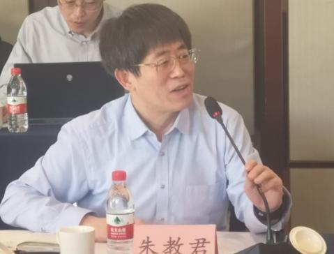 🐰“亲手砸掉上千人饭碗！“因为1吨的落叶仅利润就超过270美金，但我国工程