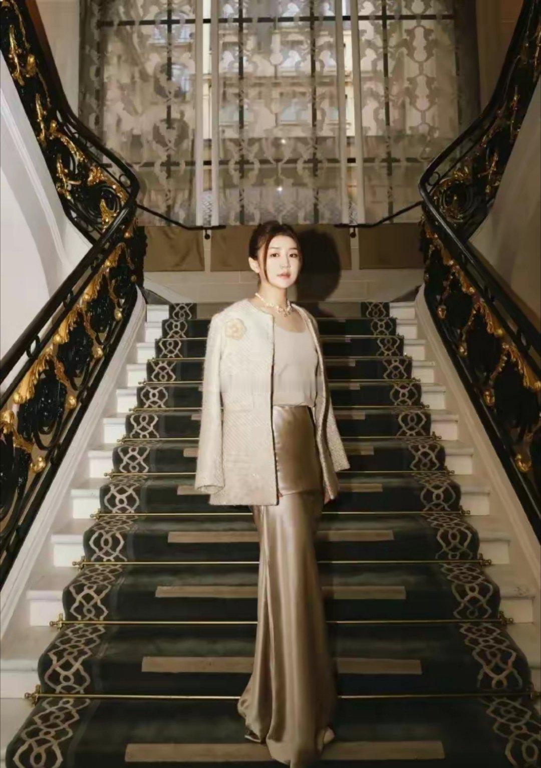 又被陈梦惊艳到了！妥妥的豪门千金即视感，梦姐也太美了吧​​​