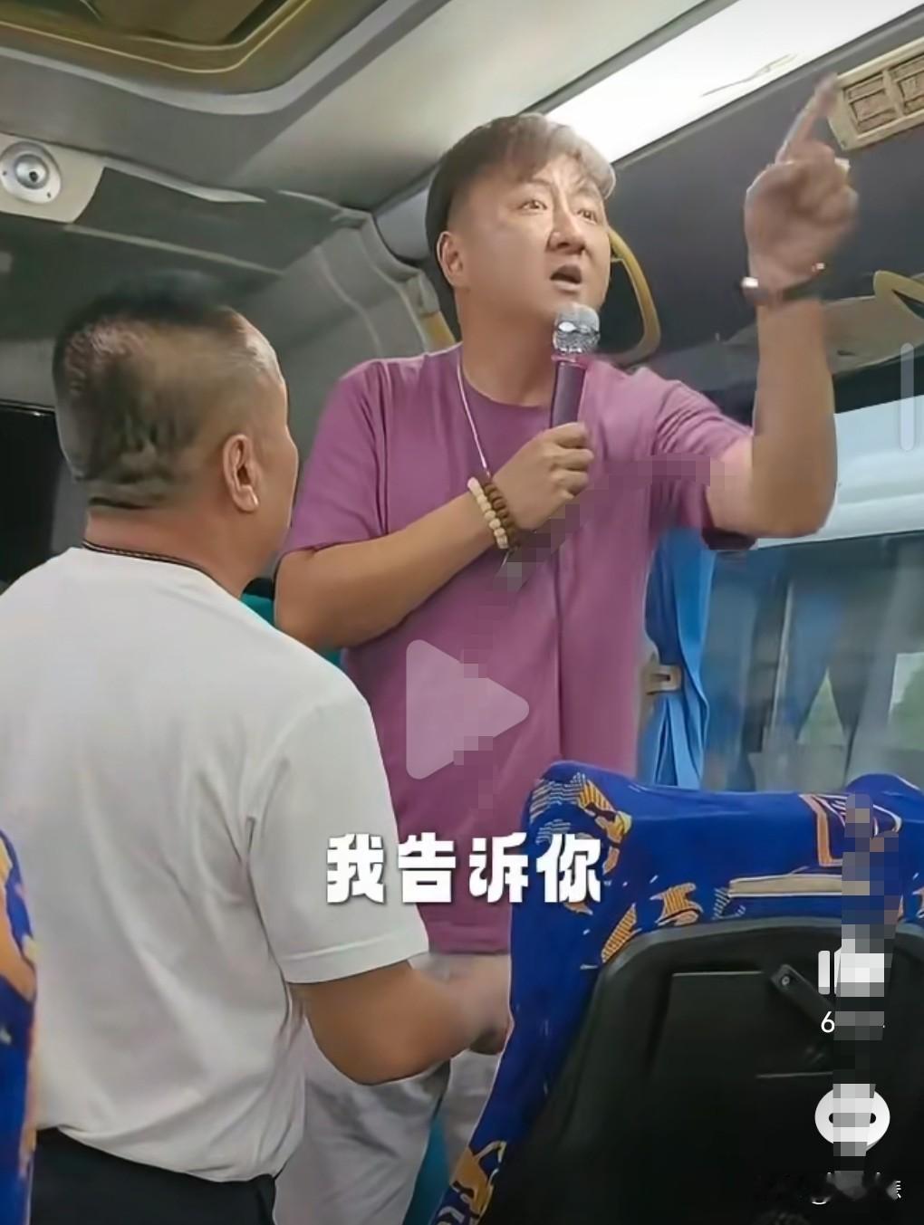 这导游实在是太嚣张了，竟然敢威胁游客。说泰国的治安差，暗示人身风险。又在强迫