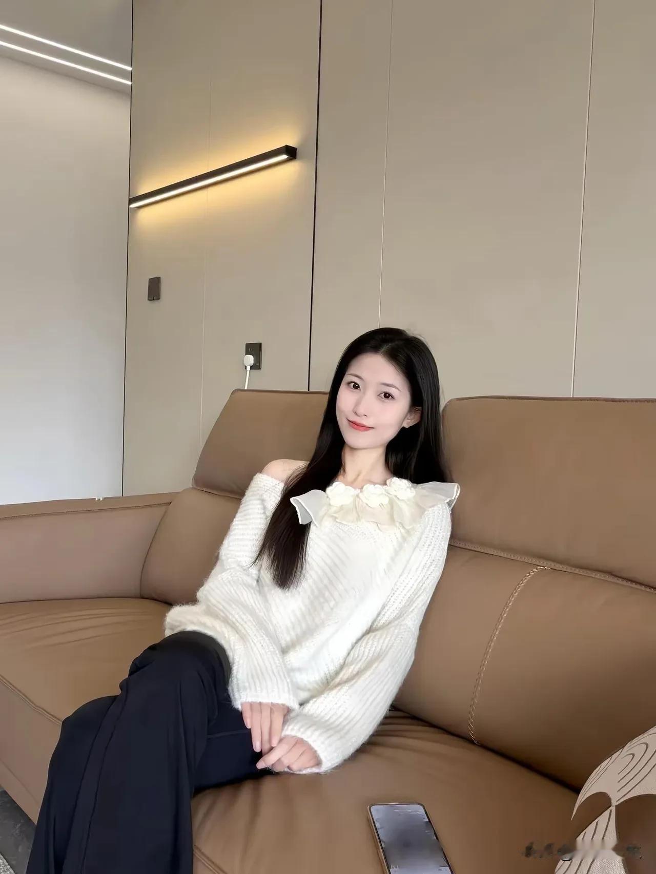 此时去额济纳旗看胡杨林拍美照正当时，再过一个星期就落光了。我觉得落光了的胡杨林拍