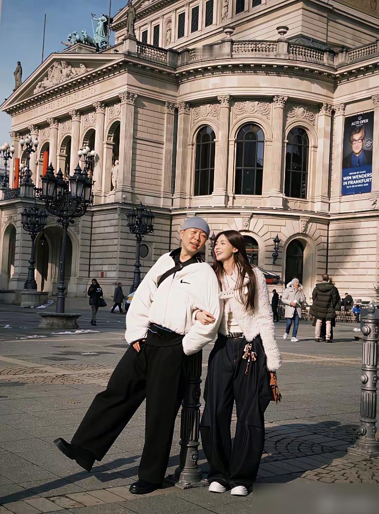 杜海涛这波操作，戳中多少已婚男人的痛处大年初六的德国街头，沈梦辰换了18套