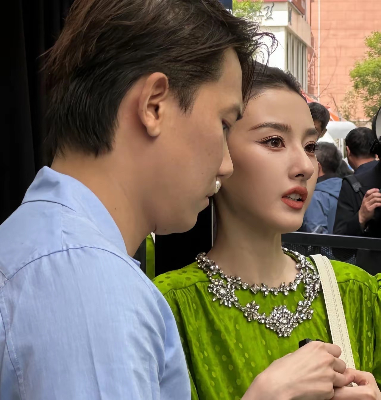 瘦是瘦了点，不过祖儿的骨相好牛，怎么瘦脸都不垮，还是好紧好上镜…