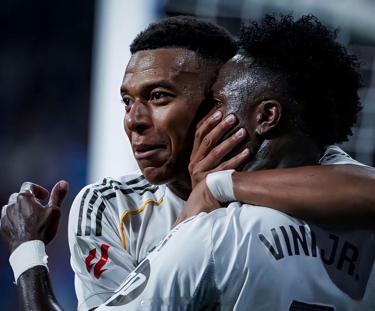 若阿隆索下课，姆巴佩将处境尴尬。早不加盟，晚不加盟，偏偏在双冠赛季后加盟。他若在