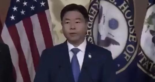 特朗普这次是真的怕了！特朗普不慌中俄联手，也不怕欧盟，更不会慌北约，但这一次