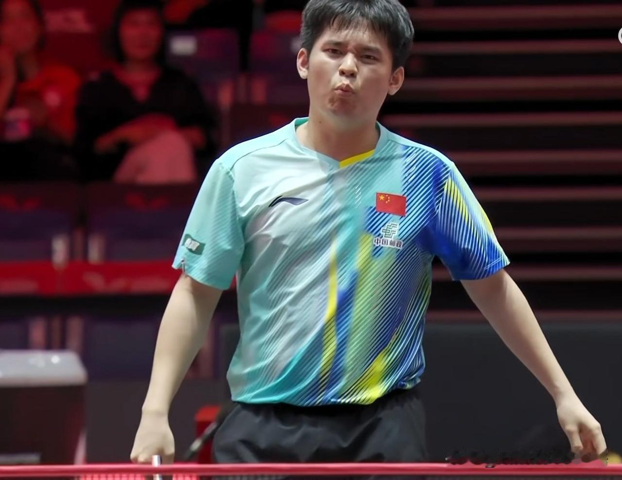 林诗栋终于支棱起来了，王皓都站起来为他鼓掌。林诗栋上场就调动起来了，节奏掌控到