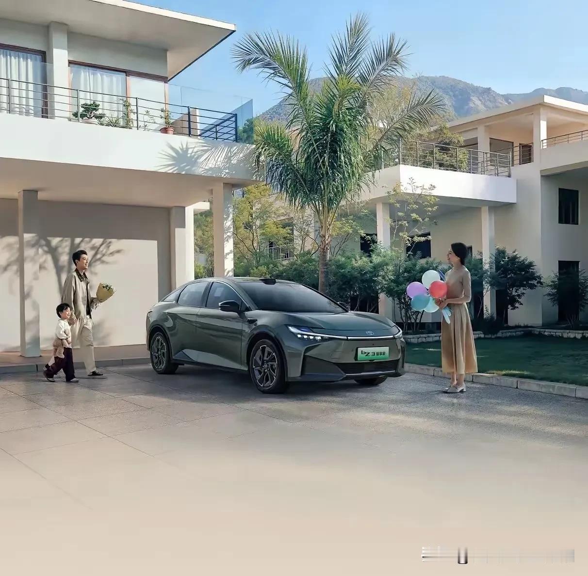 B级纯电家轿，更是融合了丰田多年造车经验与当下先进的纯电技术。丰田bZ3智享