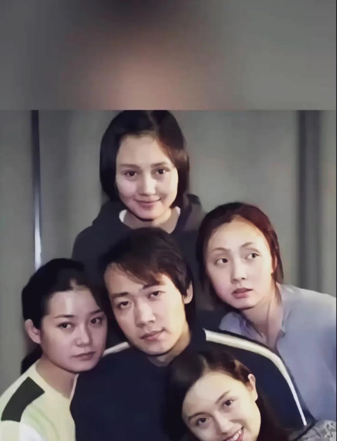 那时候辛柏青还是冷峻小生，他媳妇真是好讨喜的长相，看着最漂亮！#辛柏青#