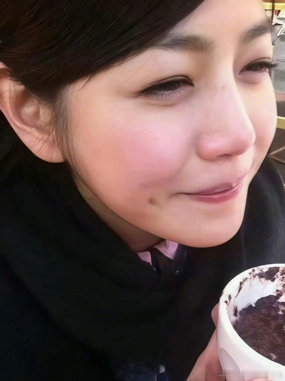 陈妍希岑衿的学生时期是沈佳宜岑衿的旧照片是沈佳宜拜托那可是沈佳宜诶，李雾你别吃