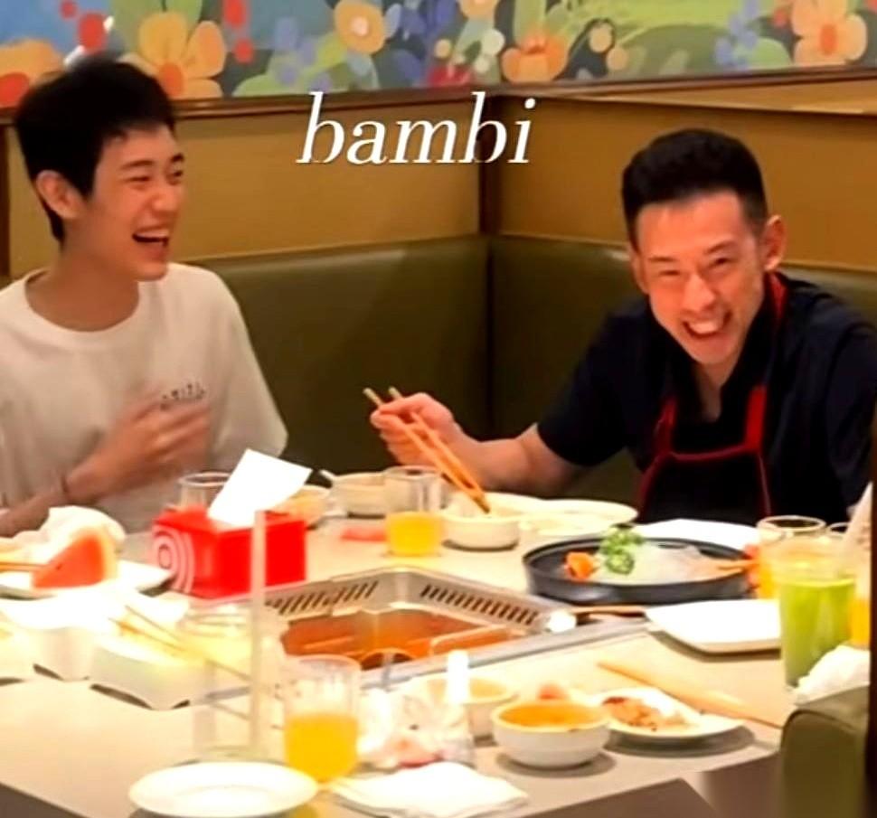 前脚刚在赛场上把张本智和干掉，后脚就被人拍到在海底捞笑得牙花子都出来了。你敢信