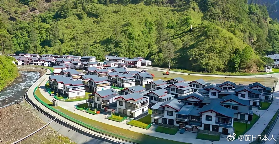 藏南麦线以南的行政村：中国目前唯一建在麦线以南的行政村，西藏隆子县的“珞瓦新村”