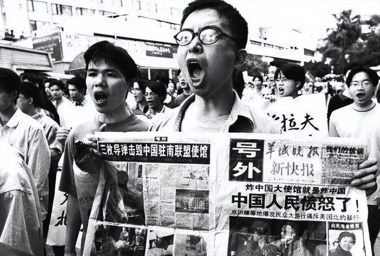 1999年5月，美国战机发射的导弹精准击中中国驻南联盟大使馆，造成三名记者