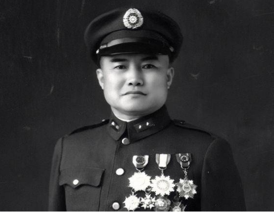 爸，投降吧，您就听我一次！”1948年10月，国民党中将周福成的女儿专门来到了沈