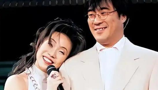 1994年，李宗盛婚内爱上林忆莲，两人就悄悄同居后没多久，林忆莲就怀孕了。李宗盛