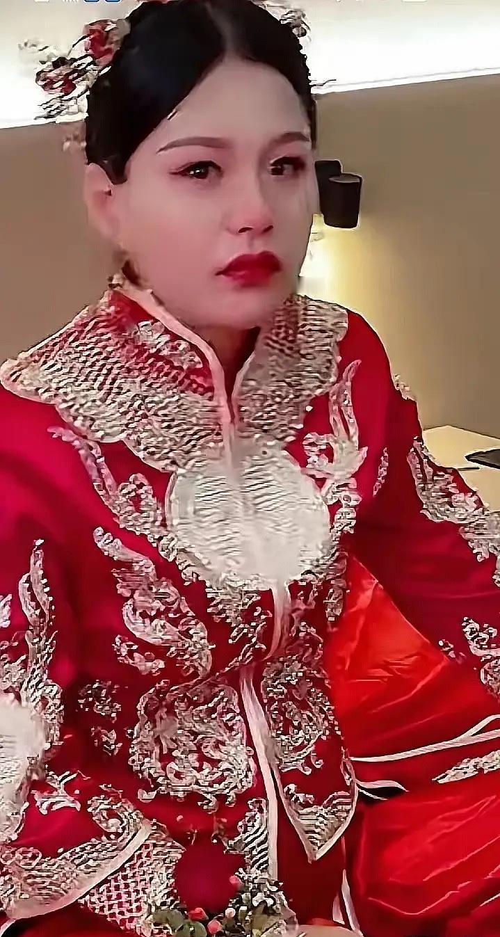 怀孕6个月办婚礼,新娘哭到崩溃,婆家这操作谁看了不寒心?谁能想到,满心期待的