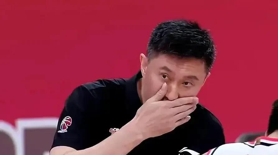 郭士强的执教能力得到公认，而这两功勋教练可能永远失去执教男篮国家队的资格首先这