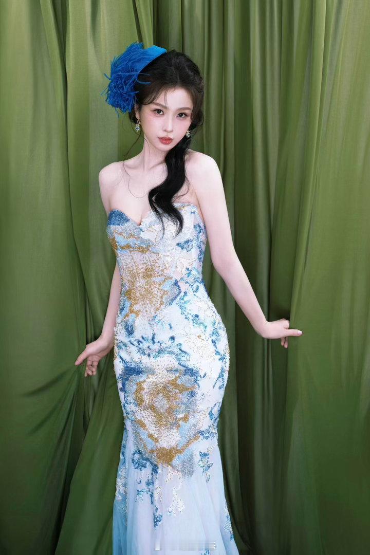 虞书欣这穿搭像极了某女郎​​​