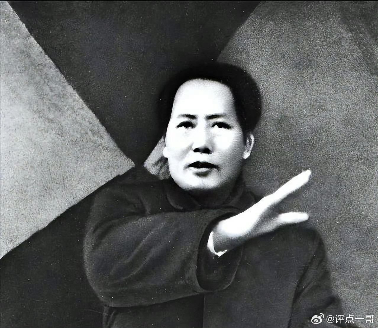 “落后就要挨打”，毛主席的告诫振聋发聩。百年屈辱史印证：弱国无外交，落后必受欺。