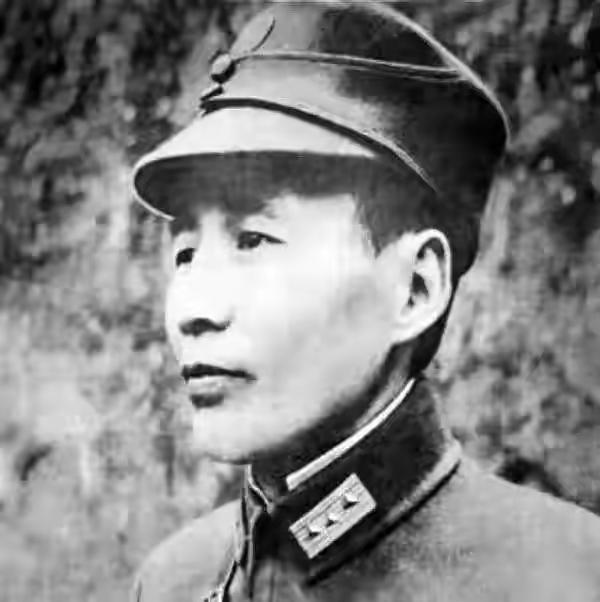 刘文辉临终吐真言：泸定桥没炸，是不想给蒋介石做嫁衣。泸定桥没炸，既非守军疏忽，更