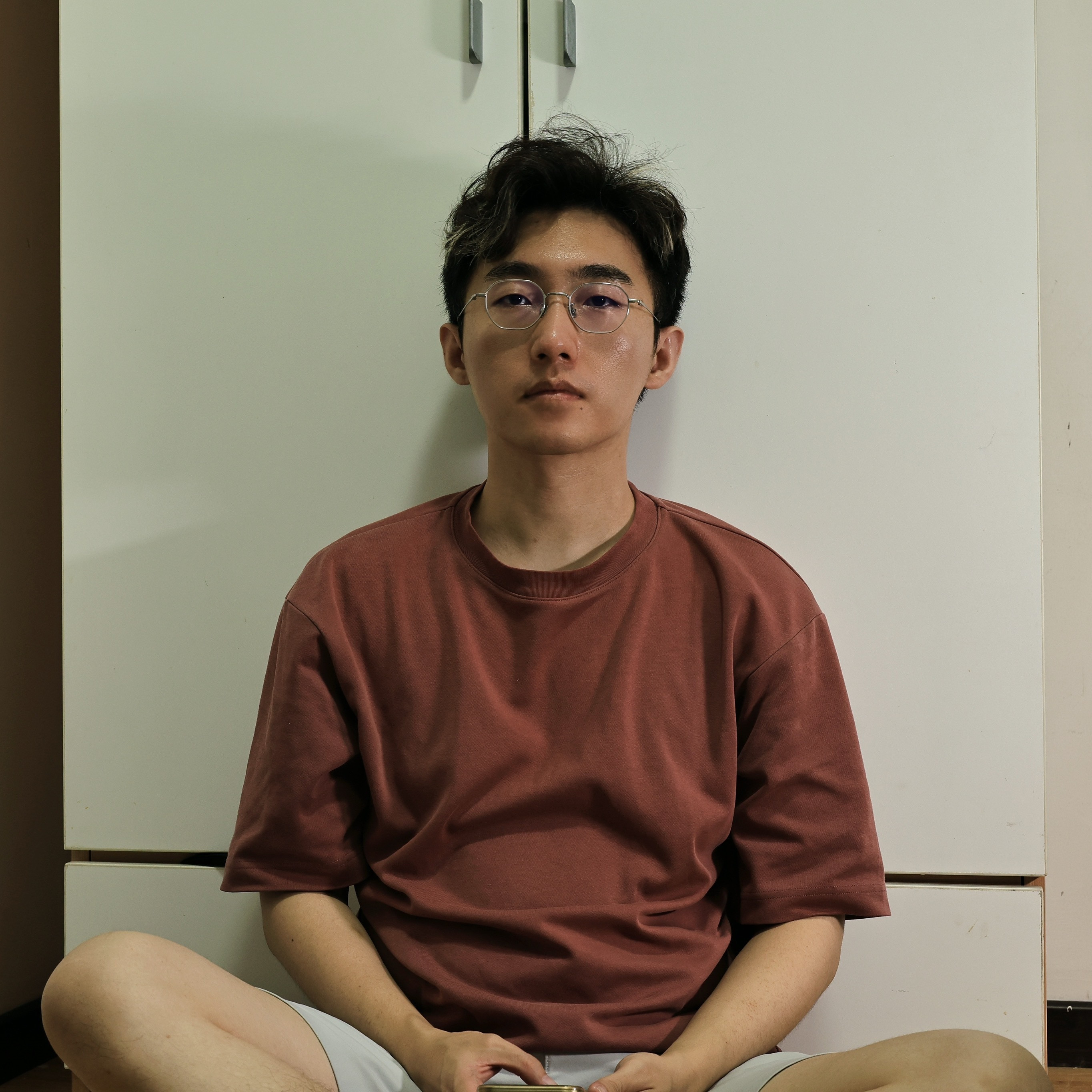 今天二十九岁了，并没有什么惊喜。只知道椎间盘突出了再做不了剧烈运动只知道抑郁焦