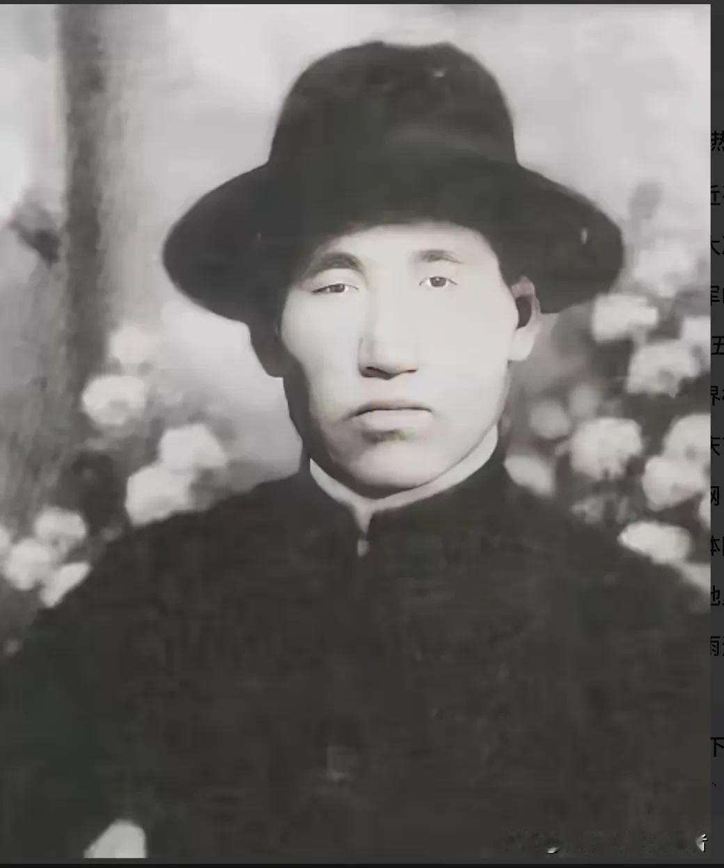 1944年12月19日晚八点，黑龙江绥棱县北大沟村民张禄家，24岁的抗联战士杜希