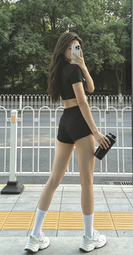 这种是普拉提还是健身房能练出来的身材​​​