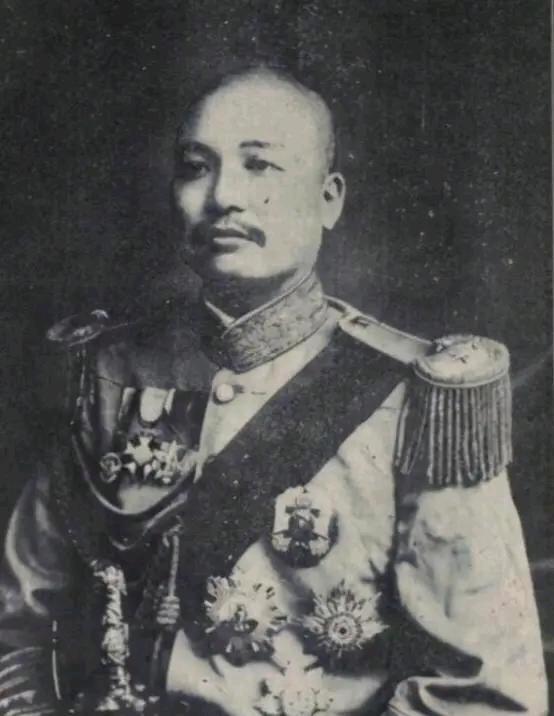 1933年二刘大战收官阶段，刘文辉的二十四军早已全线溃败。叔侄二人在岷江、荣县、