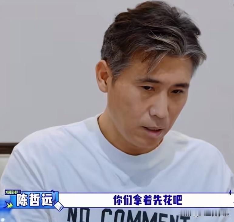 李乃文不去演小品可惜了，他可是个很有潜力的喜剧演员。这不他和胡军给向佐做助理