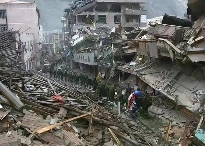 高铁停了。26日清晨5时01分，四川宜宾高县4.5级地震一落地，成都铁路局应