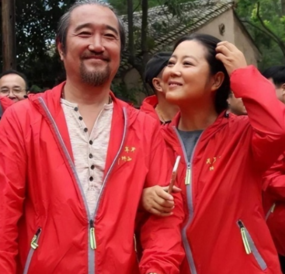 王茜华结婚后，老公坚持AA制，于是她瞒着老公直接打掉了孩子，在跟朋友去吃饭时，2