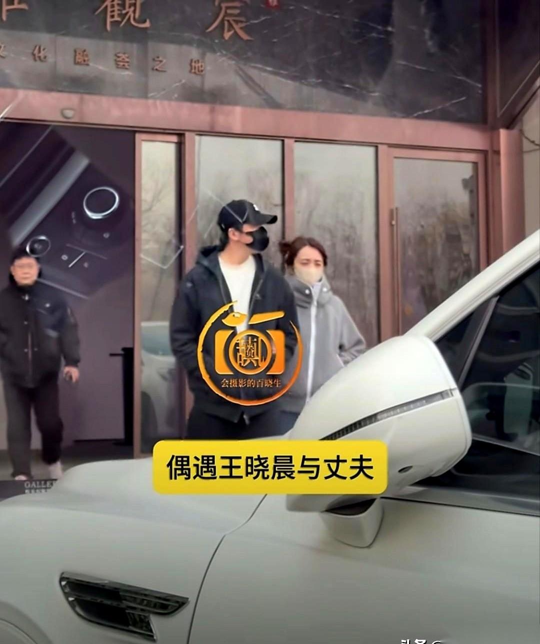 狗仔的手机震了一下，一条举报通知弹了出来。他懵了。举报人，王晓晨。就是他刚刚
