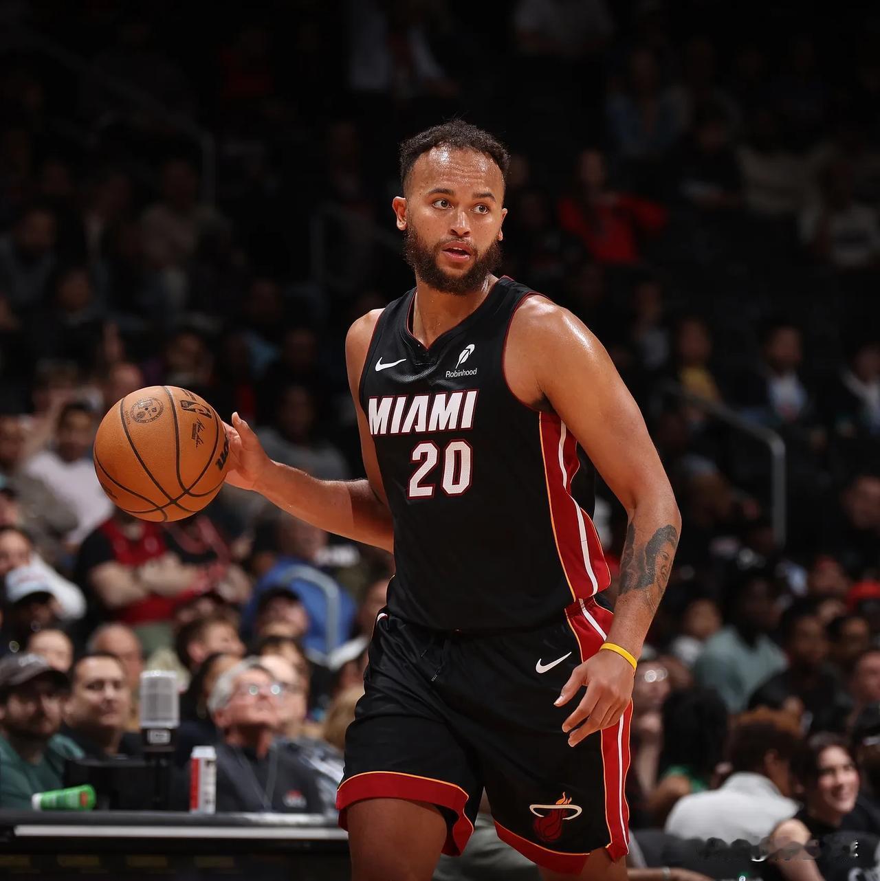 李凯尔NBA生涯兜兜转转6队，虽不是主力，但是早就实现财富自由！在马刺效力4