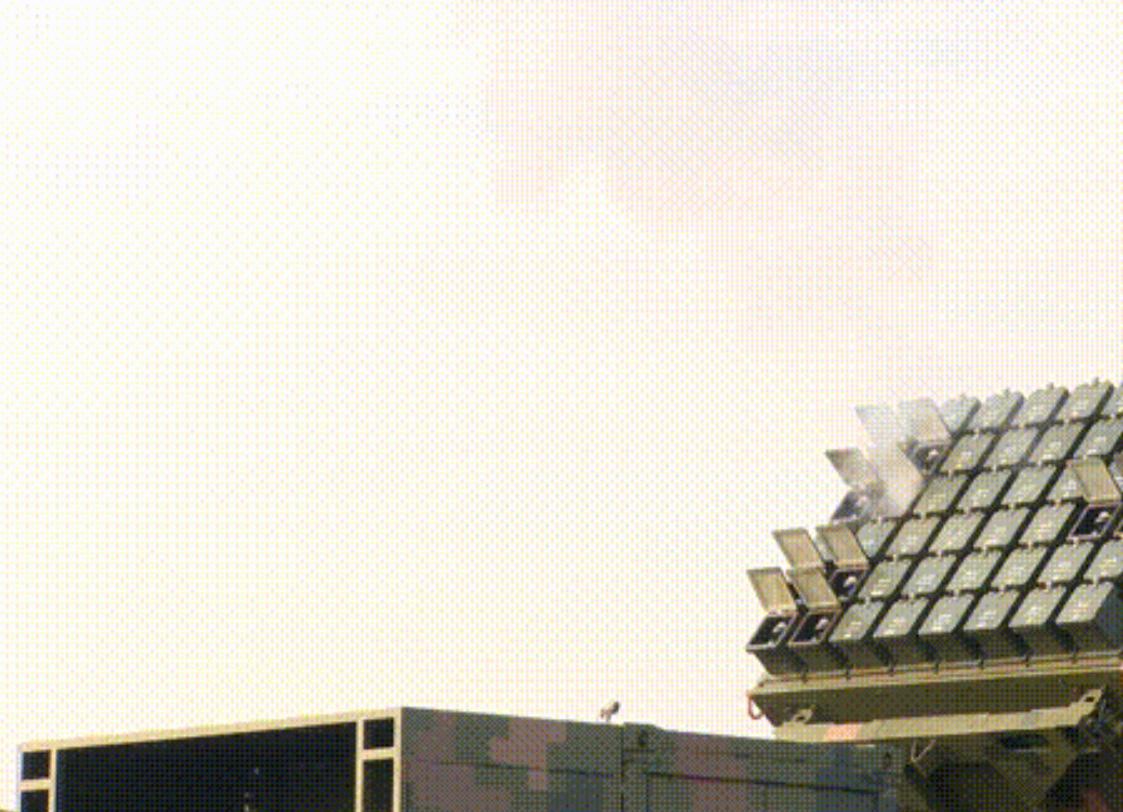 3月25日，央视新闻公开的国产“阿特拉斯”无人机蜂群作战系统全流程实战演示，直接