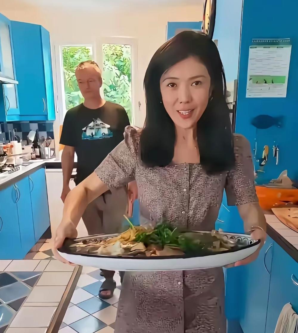 苏芒既然已经嫁人了，就应该老老实实在家里伺候她那一家十几口人，本本分分在家相夫教