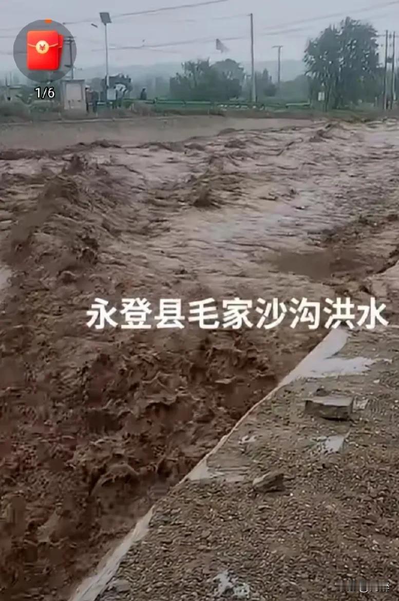历来少雨缺水的甘肃兰州地区近期不断受到山洪浸击。8月7日甘肃省兰州市榆中县遭遇